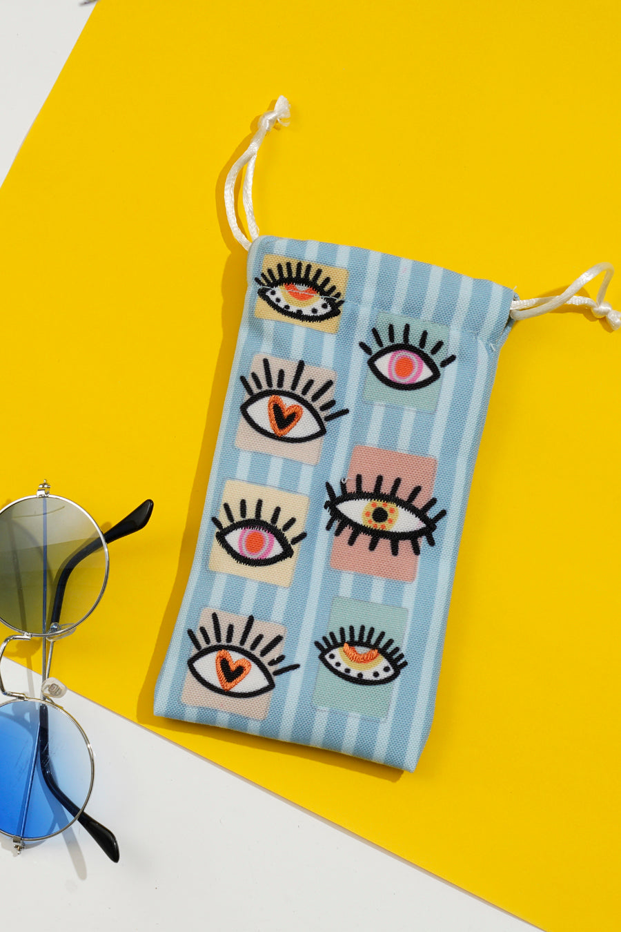 All Eyes On Me String Spectacle Case