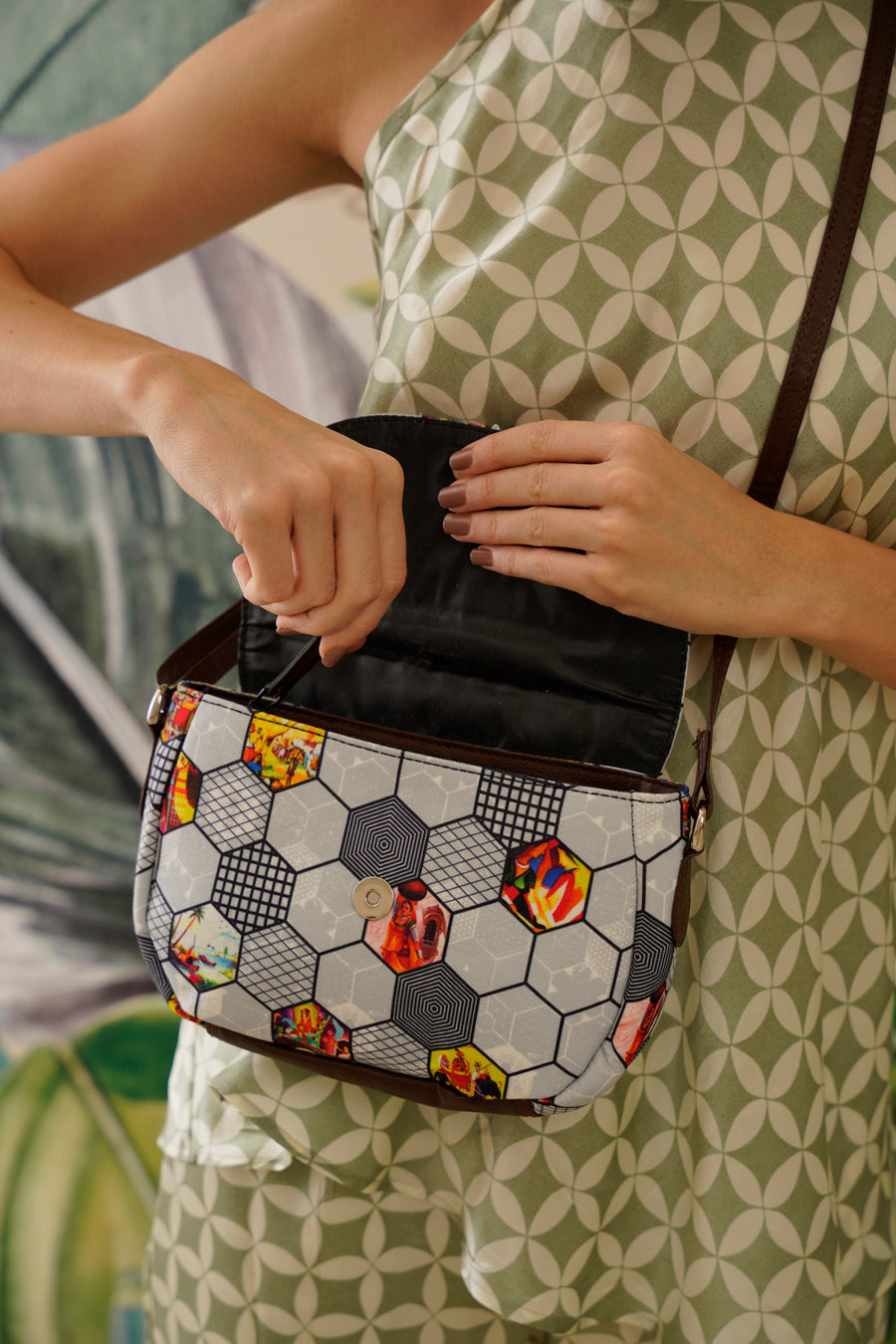 Hexa Pattern Messenger Bag